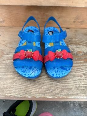 CROCS Blue Kids' Sandals with Red Apple Bow